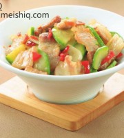 爽口剁椒五花肉炒西葫芦