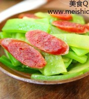 超简单又下饭的香肠炒莴笋