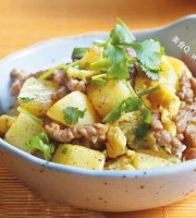 鸡蛋薯仔炒牛肉的做法