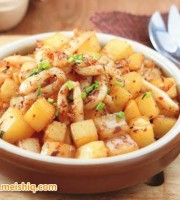 外脆里嫩的椒盐土豆墨鱼圈