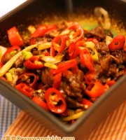 红椒小炒牛梅子肉（很辣哦）