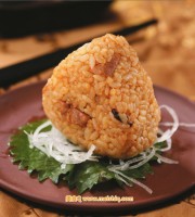 家庭自制酱香油饭饭团