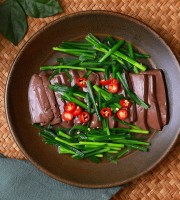 韭菜与嫩滑鸭血的组合