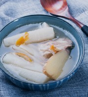 营养靓汤白萝卜陈皮煲猪骨汤