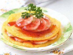 自制美味可口的香蕉松仁煎饼