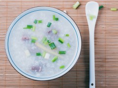 清淡嫩滑的牛肉粥