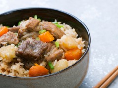 排骨土豆焖干饭