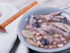 妇女产后恢复之鸡脚花生汤