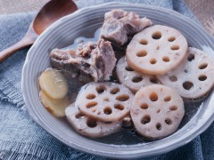 汤汁鲜美，藕香软糯