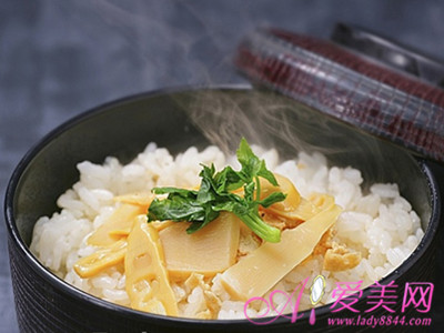 饭前先喝几口汤7个调理肠胃的饮食好习惯