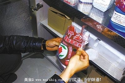 工厂用鸭肉边角料假冒牛羊肉亚硝酸盐严重超标