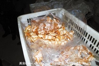 工厂用鸭肉边角料假冒牛羊肉亚硝酸盐严重超标