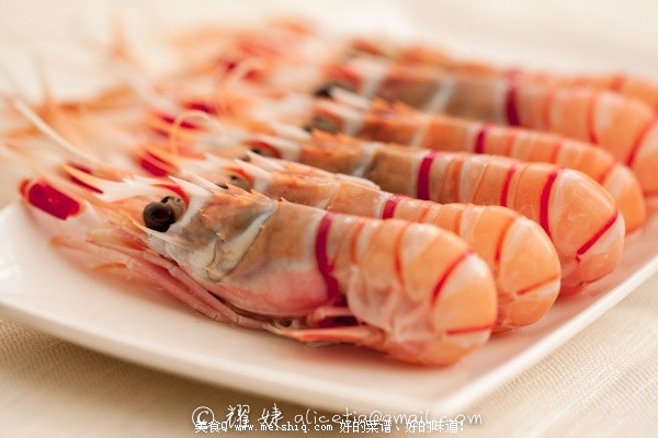 迎春尝鲜--新西兰小龙虾scampi刺身，附剥壳大法