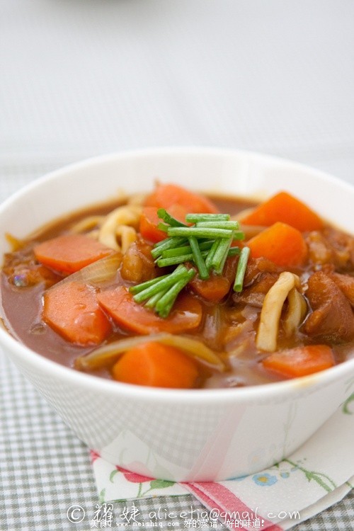 快手、暖胃还营养的鸡肉咖喱粗面