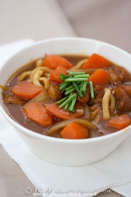 快手、暖胃还营养的鸡肉咖喱粗面