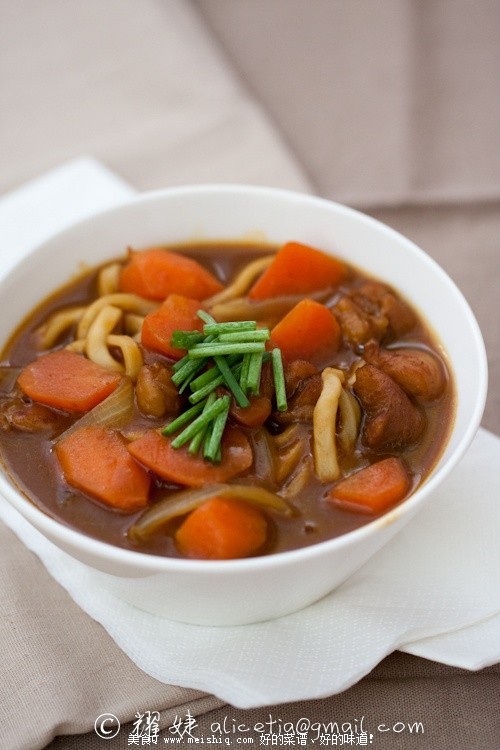 快手、暖胃还营养的鸡肉咖喱粗面