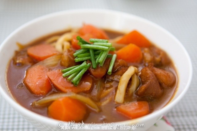 快手、暖胃还营养的鸡肉咖喱粗面