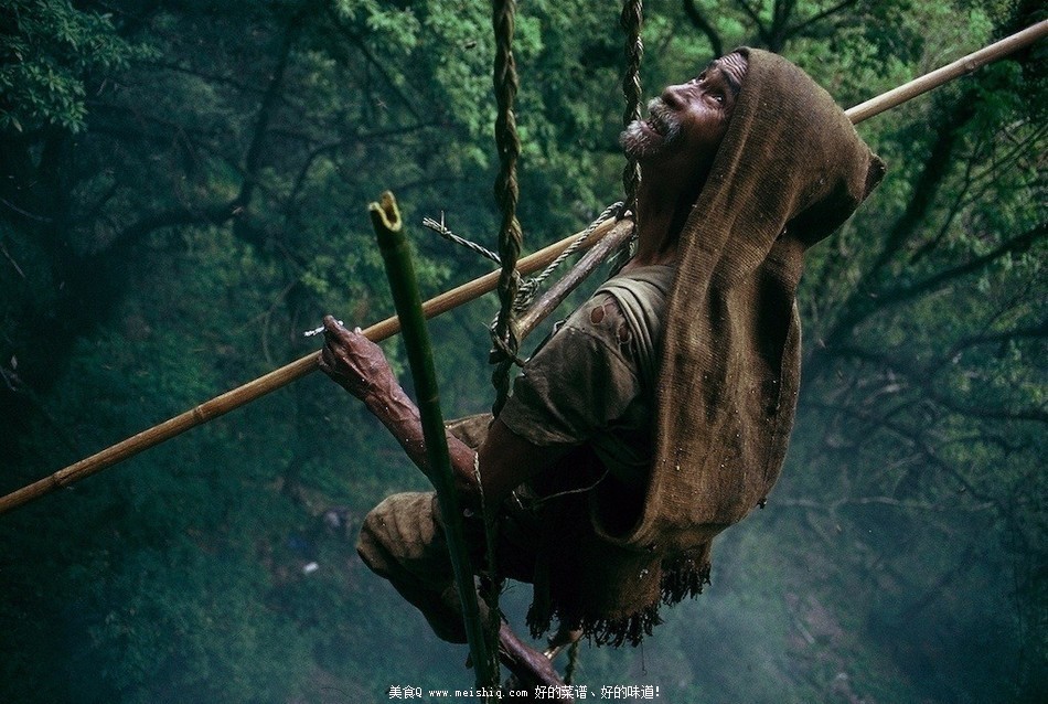 为了那口甜食-喜马拉雅峭壁上的尼泊尔采蜂者