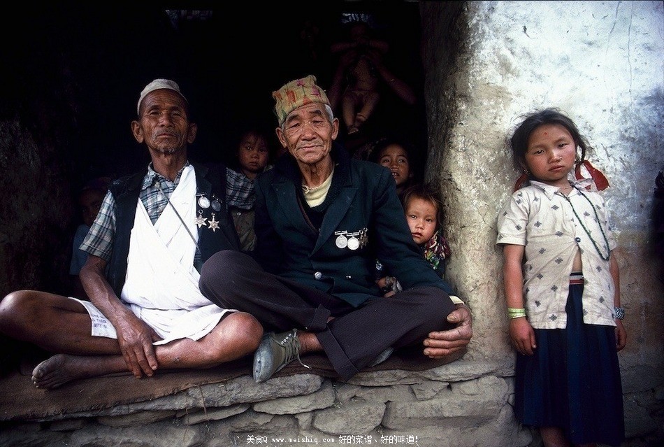 为了那口甜食-喜马拉雅峭壁上的尼泊尔采蜂者