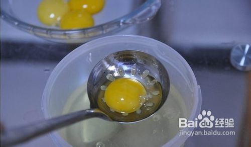 蛋清和蛋黄分开很牛的方法！