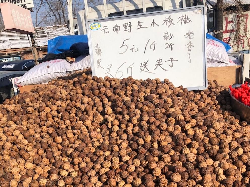 东北的年味有多浓，赶一次大集就懂了。